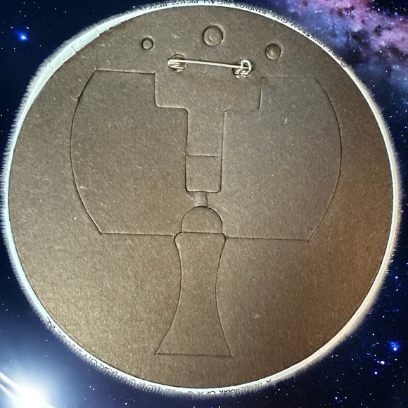 Vintage 1982 ET button - Picture 2 of 3